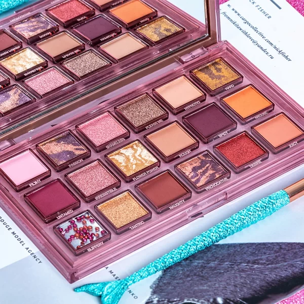 Huda Beauty Naughty Nude Palette - Image 4