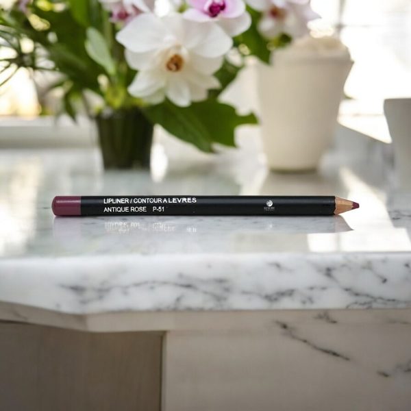 Long-Lasting Creamy Lip Liner